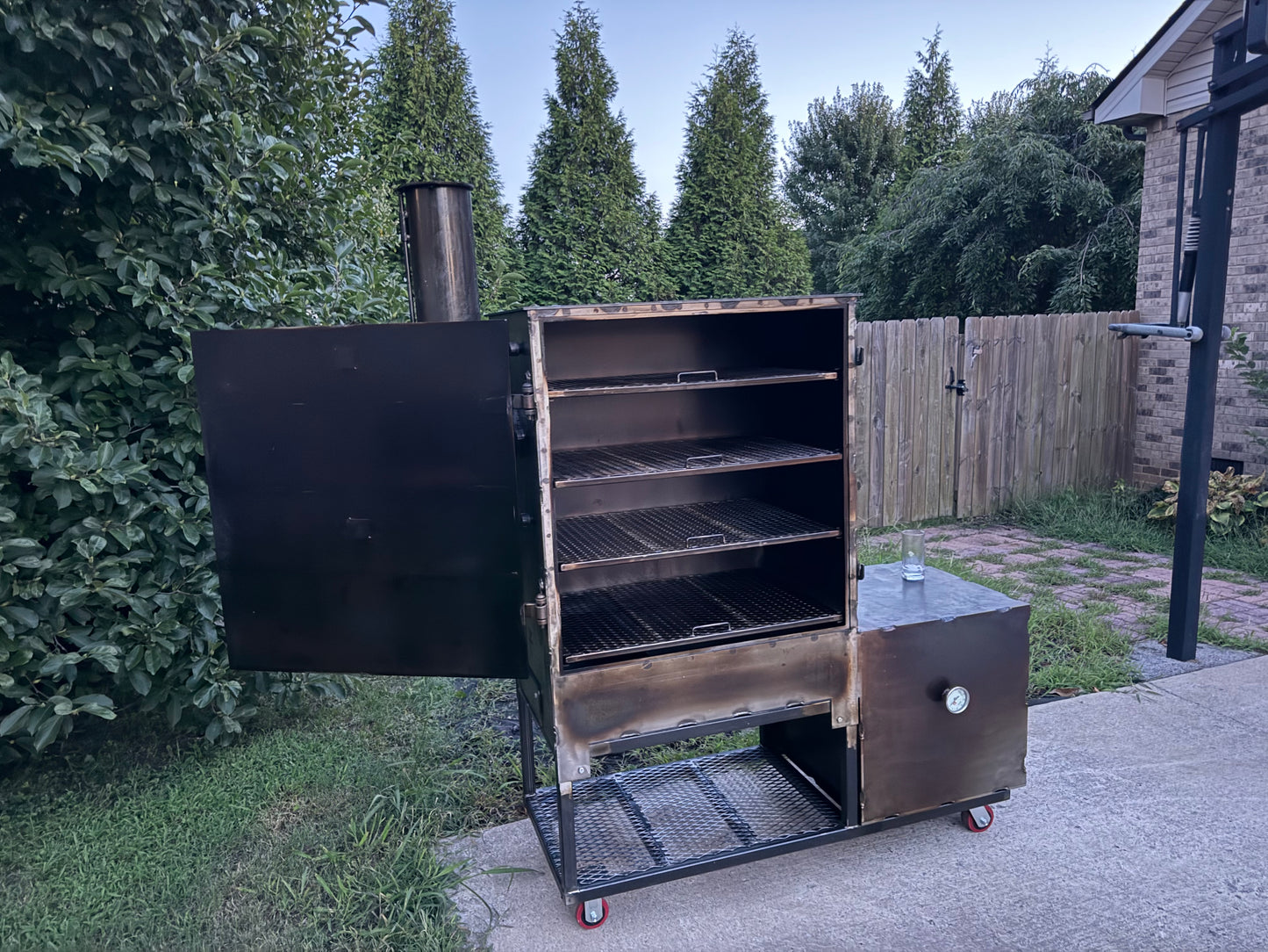 Coalmark Forge – Vertical Smoker with Modular Cooking System